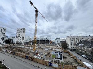 pose de la première grue sur l'opération Alto à Nantes